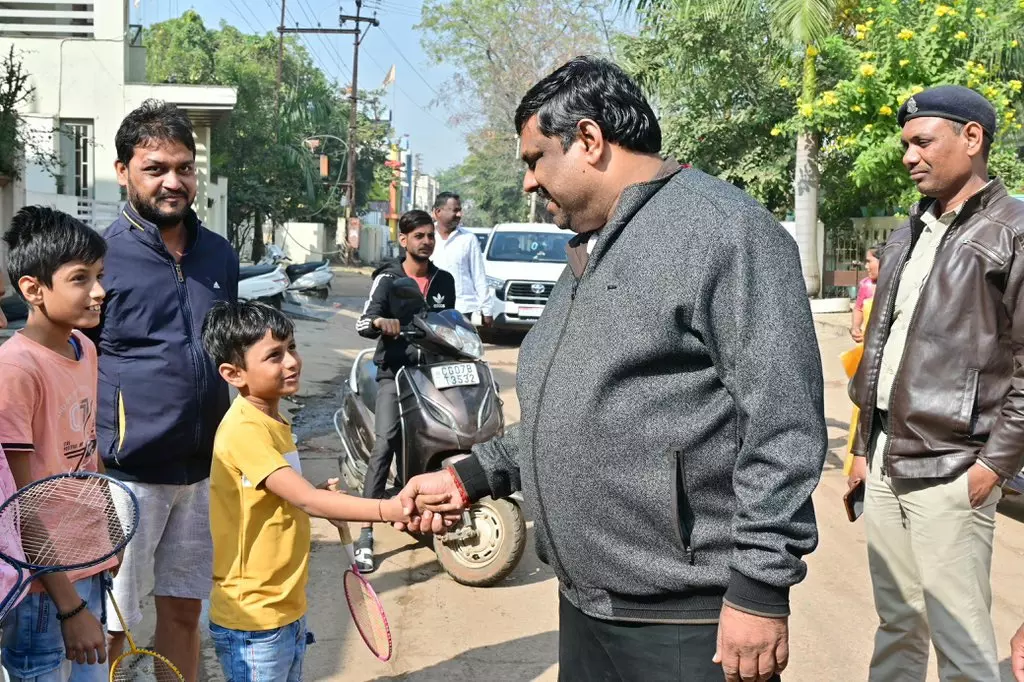 मंत्री गजेंद्र यादव ने उरला रेलवे फाटक तक प्रस्तावित सड़क निर्माण कार्य का किया निरीक्षण